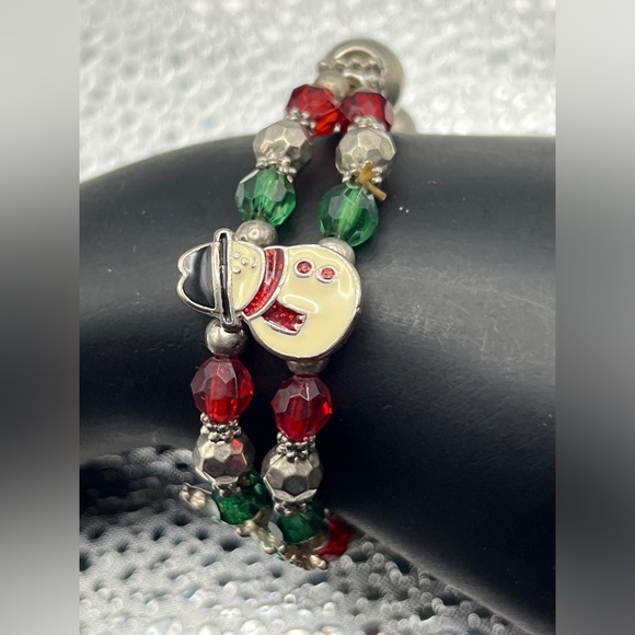 Bracelet - Christmas - home crafted - unusual clasp - stretch - Picture 1 of 4